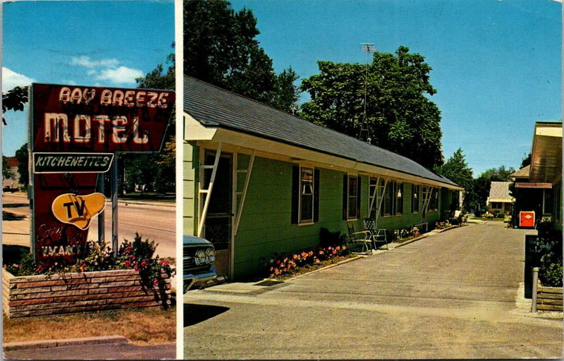 Bay Breeze Motel - Vintage Postcard